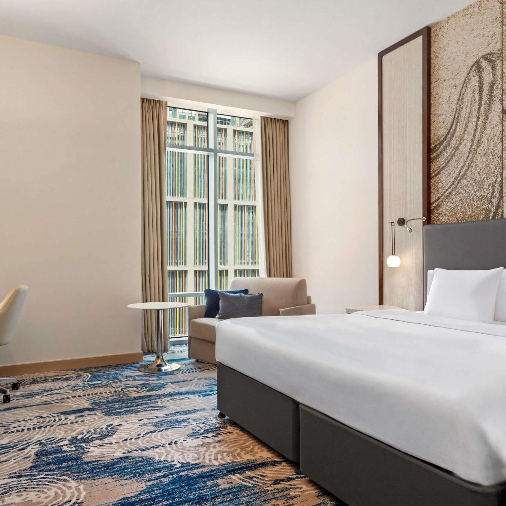 Deluxe, King Bed, Park View, Novotel Dubai Gold District 4/9