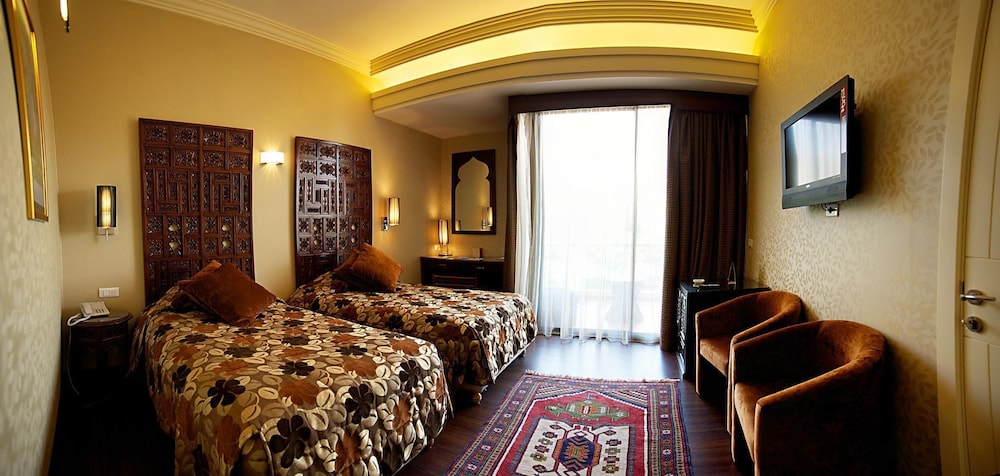 CHTAURA PARK HOTEL 23/50