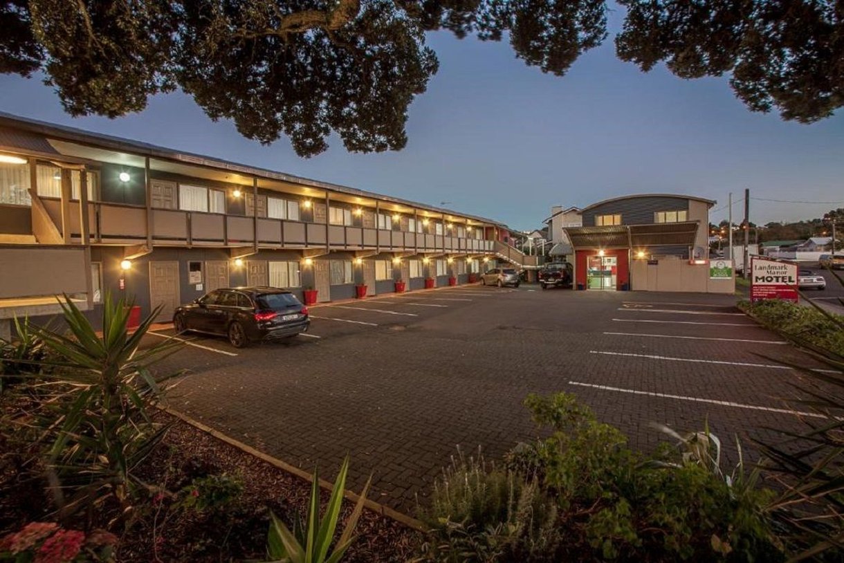 Landmark Manor Motel 2/8