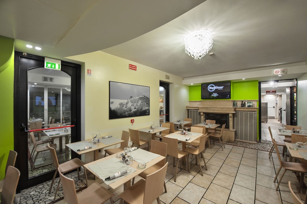Hotel Testani 38/50