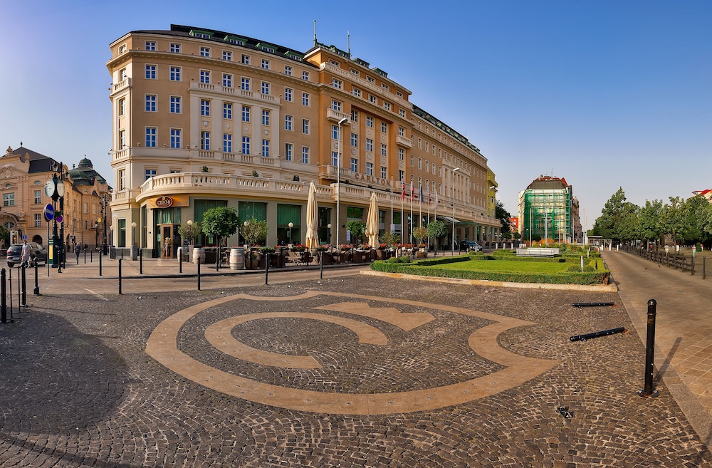 Radisson Blu Carlton 66/73