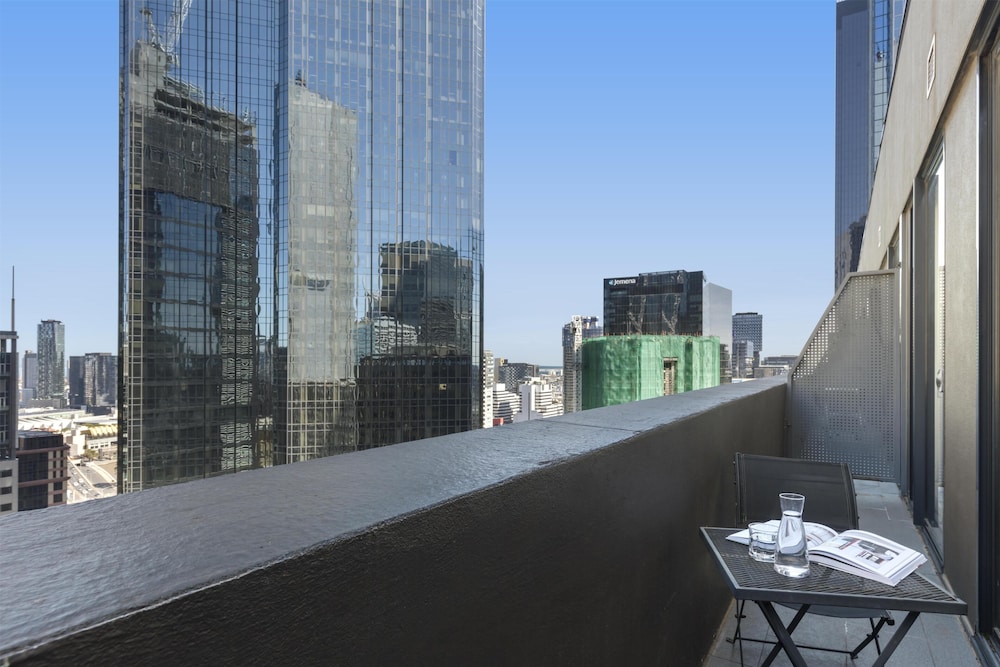Oaks Melbourne on Collins Suites، ملبورن 43/50