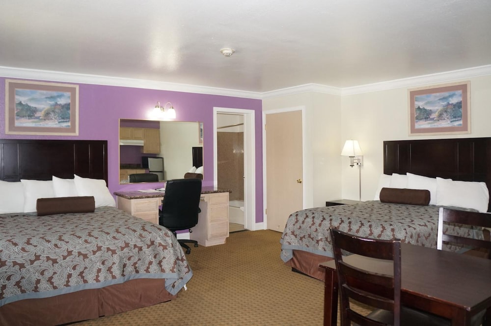 Rodeo Lodge (ex Americas Best Value Inn and Suites-Clovis/Fresno) 20/59