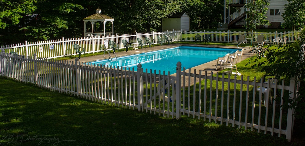 The Stowe Inn 60/64
