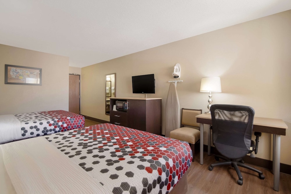Econo Lodge Grand Forks near University 35/39