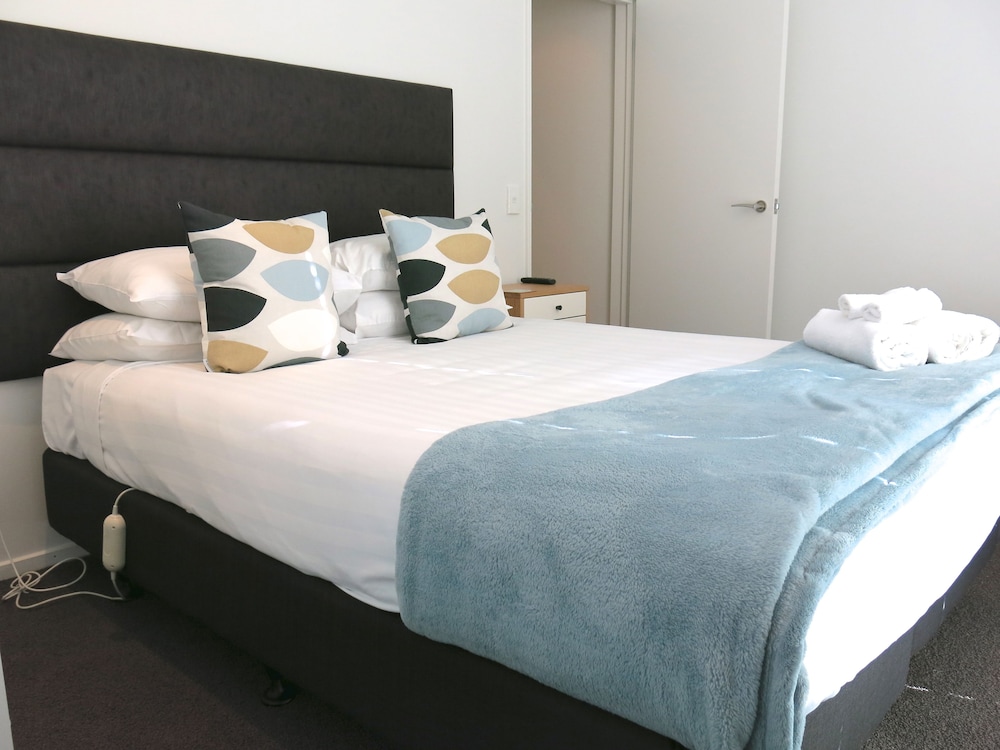 3 BEDROOMS, TOWN HOUSE, APARTMENT