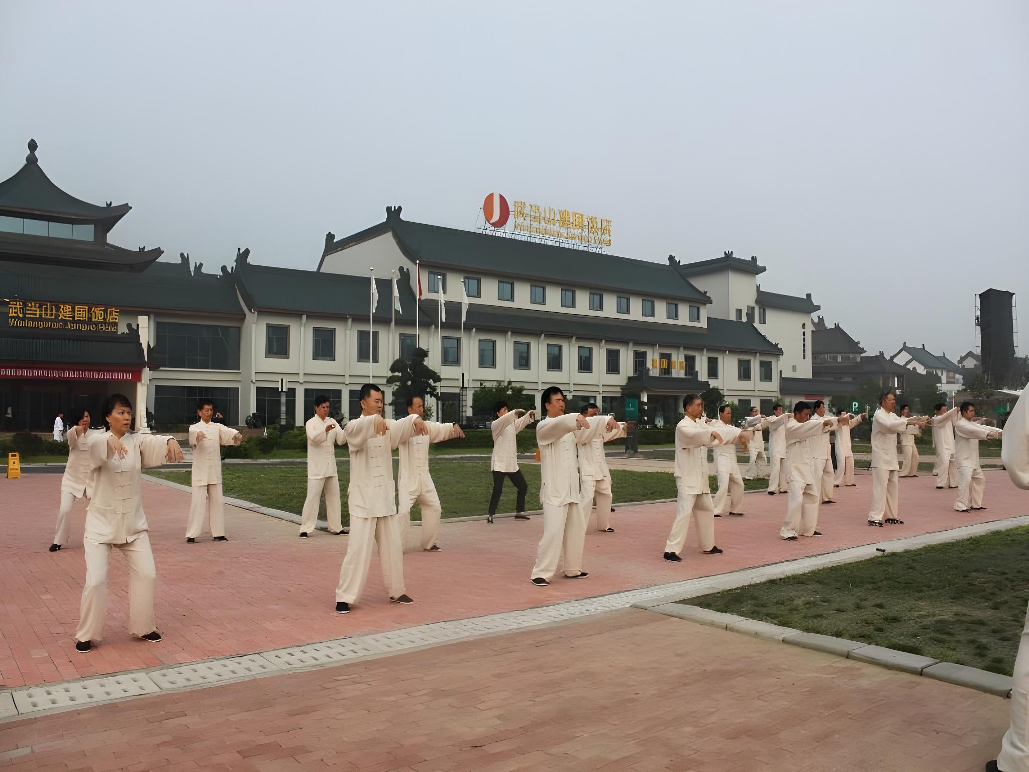Jianguo Hotel 49/51