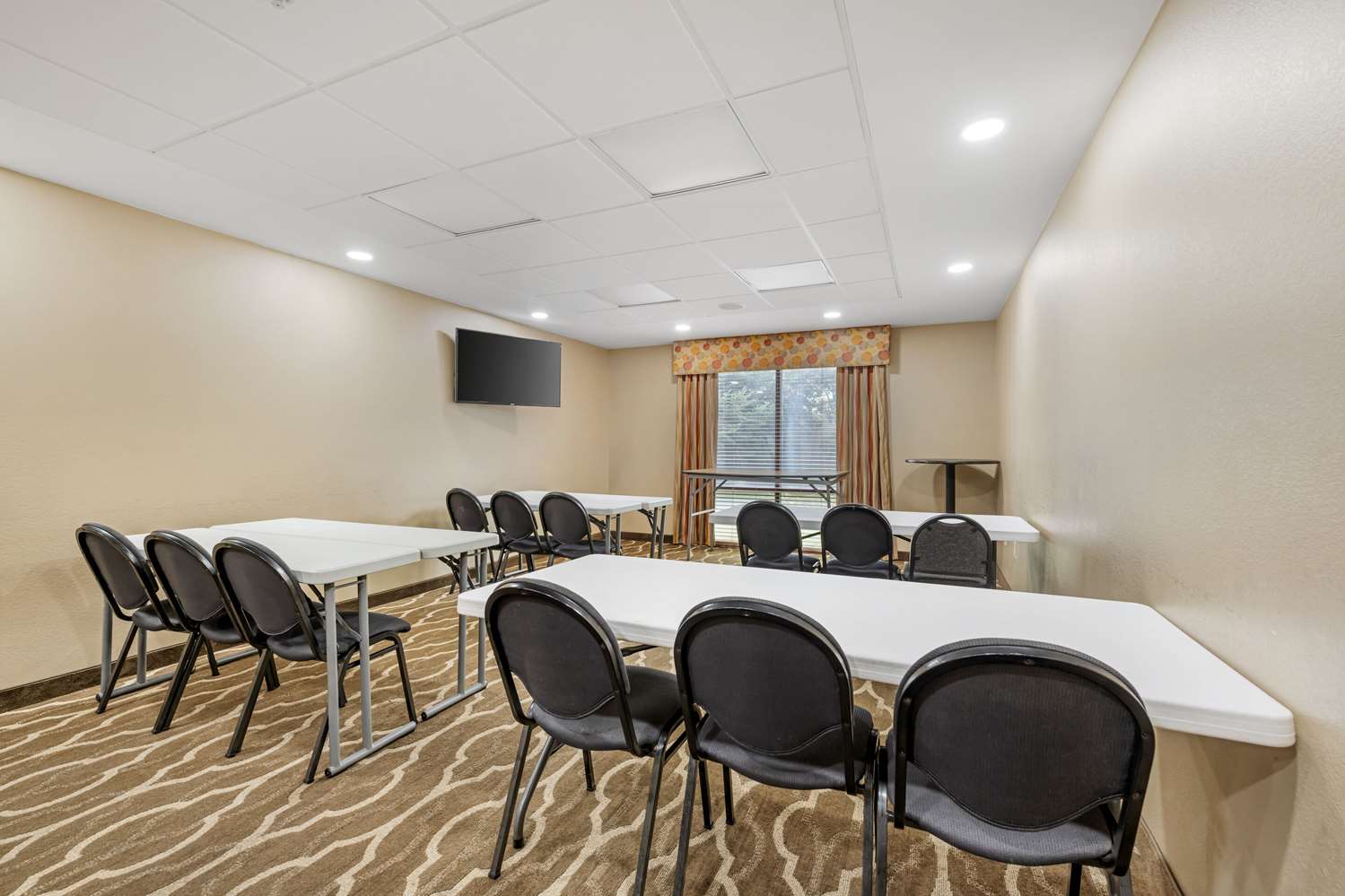 Comfort Suites East 35/42