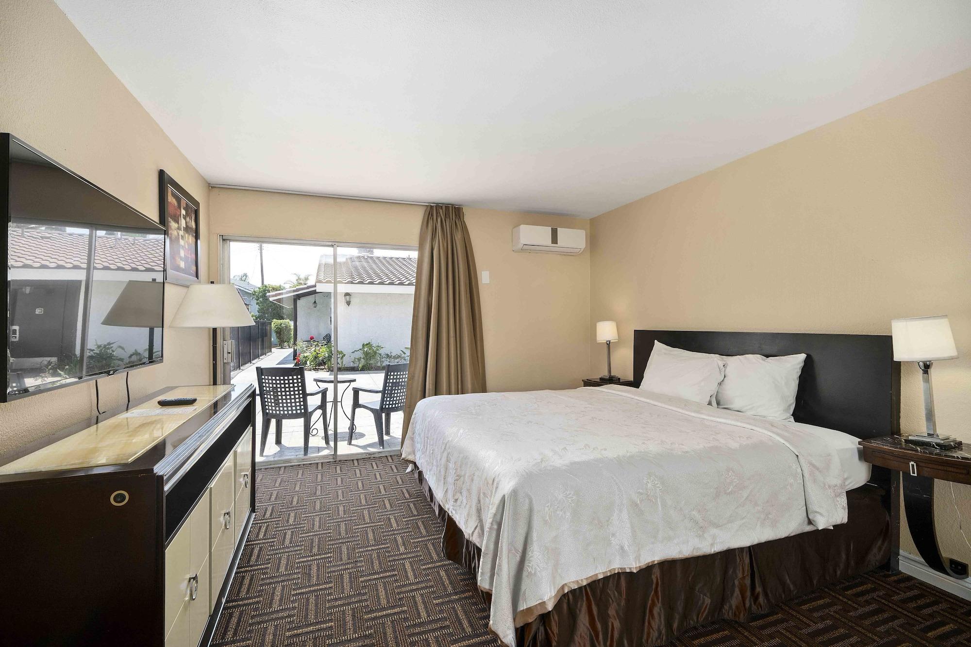 Courtyard, Suite, Patio