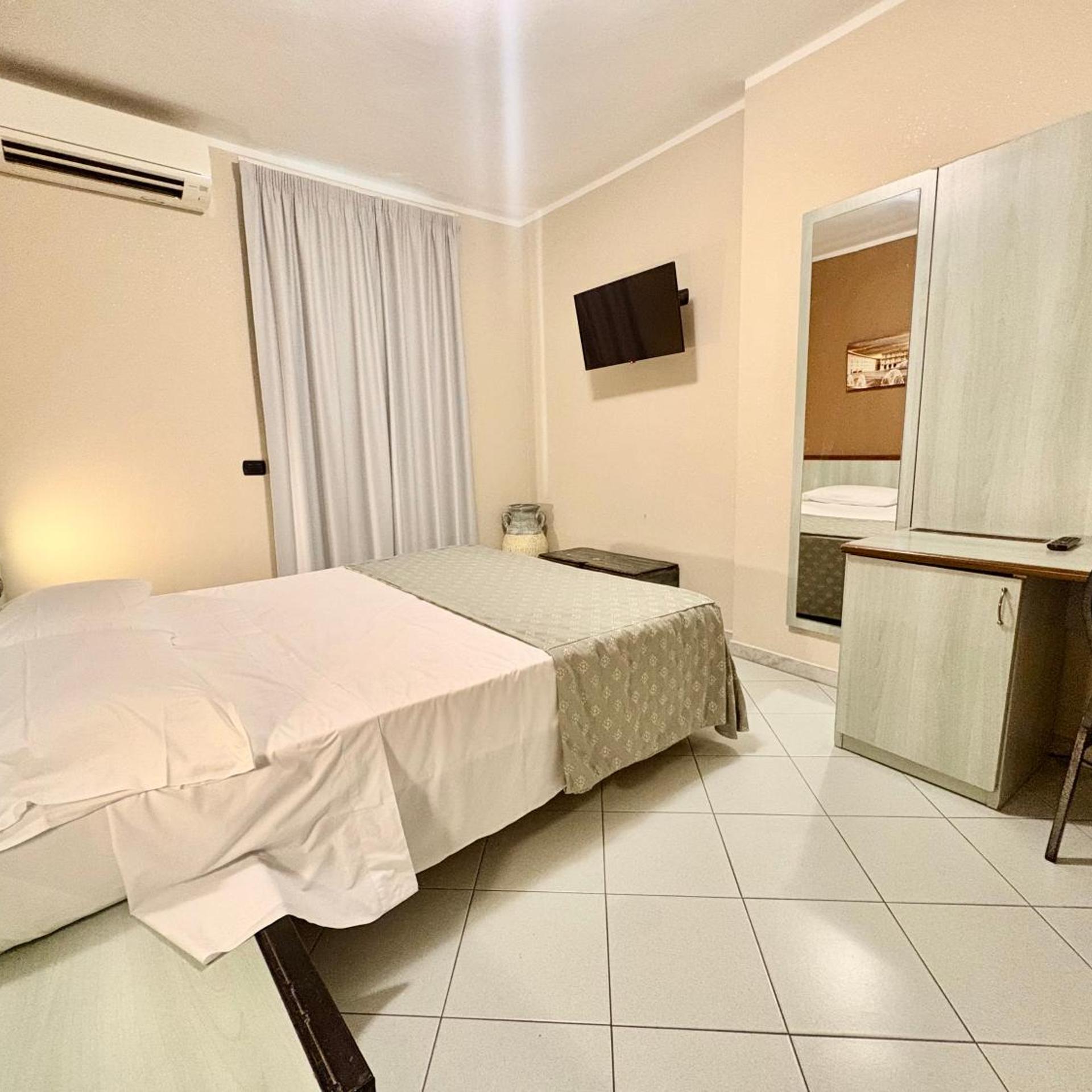 HOTEL DELLA POSTA 13/83
