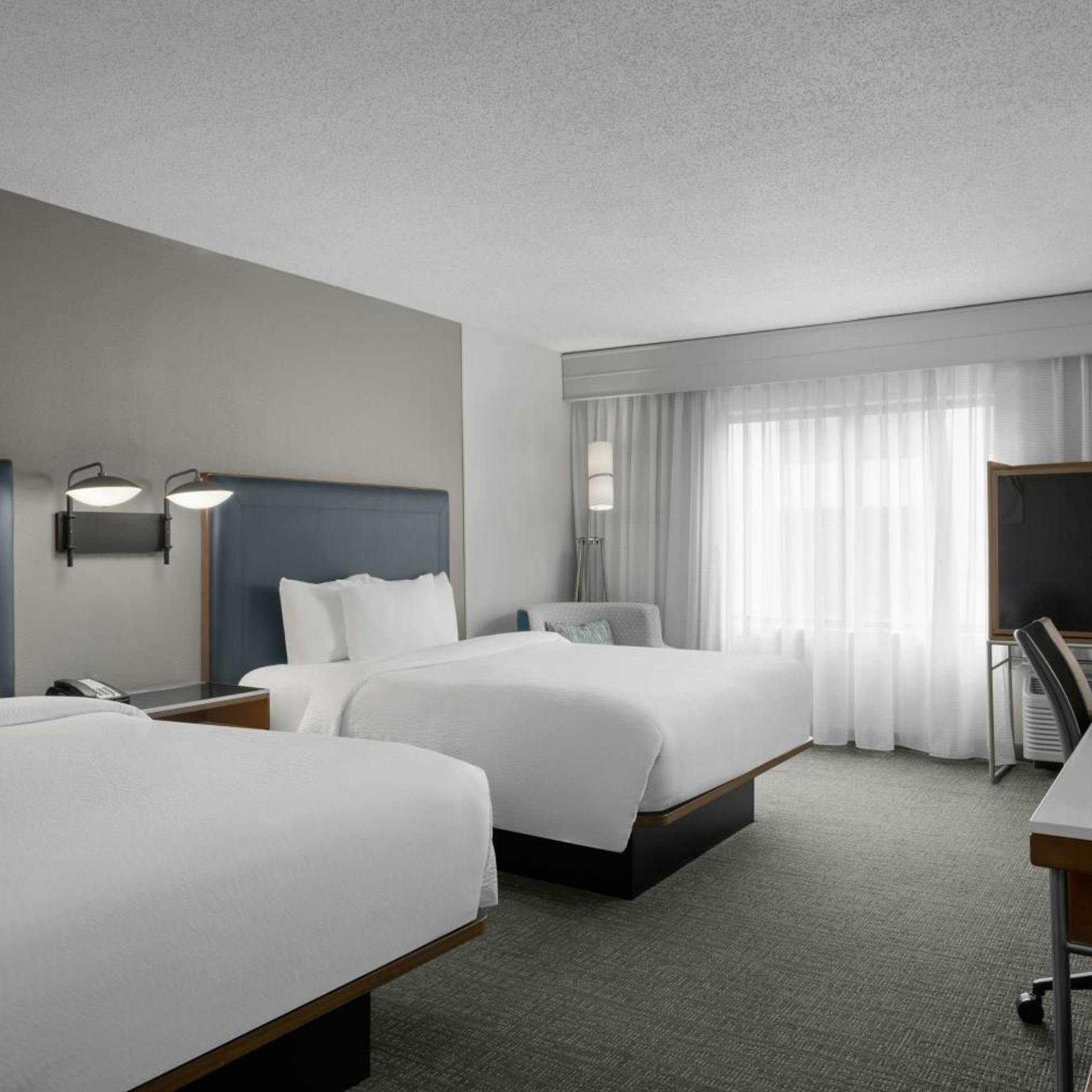 Room, 2 Queen Beds, Bathtub, Accessible