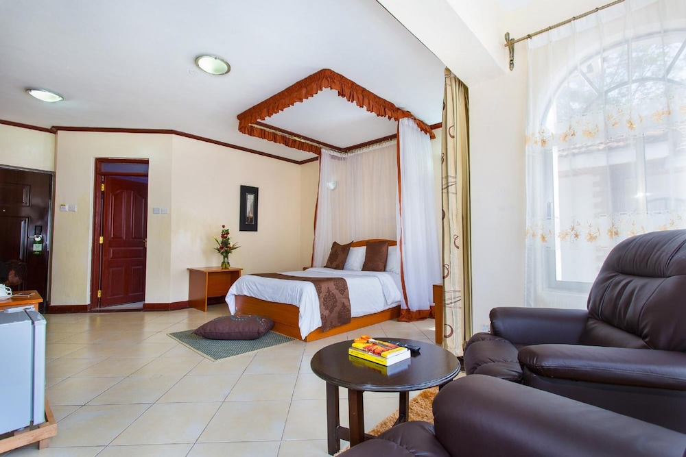 Convent International Hotel 15/30