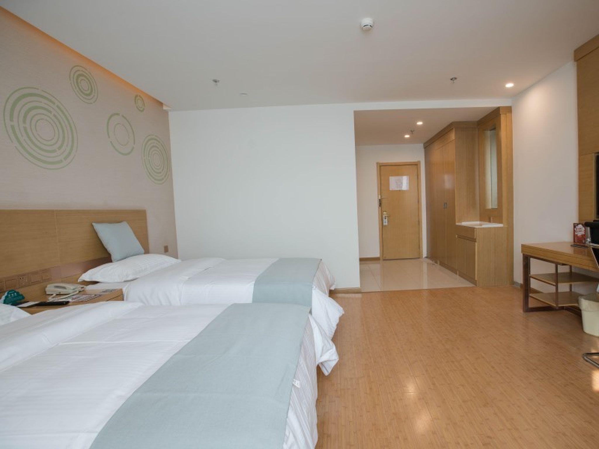 ROOM, TWIN BEDS, WITH VIEW