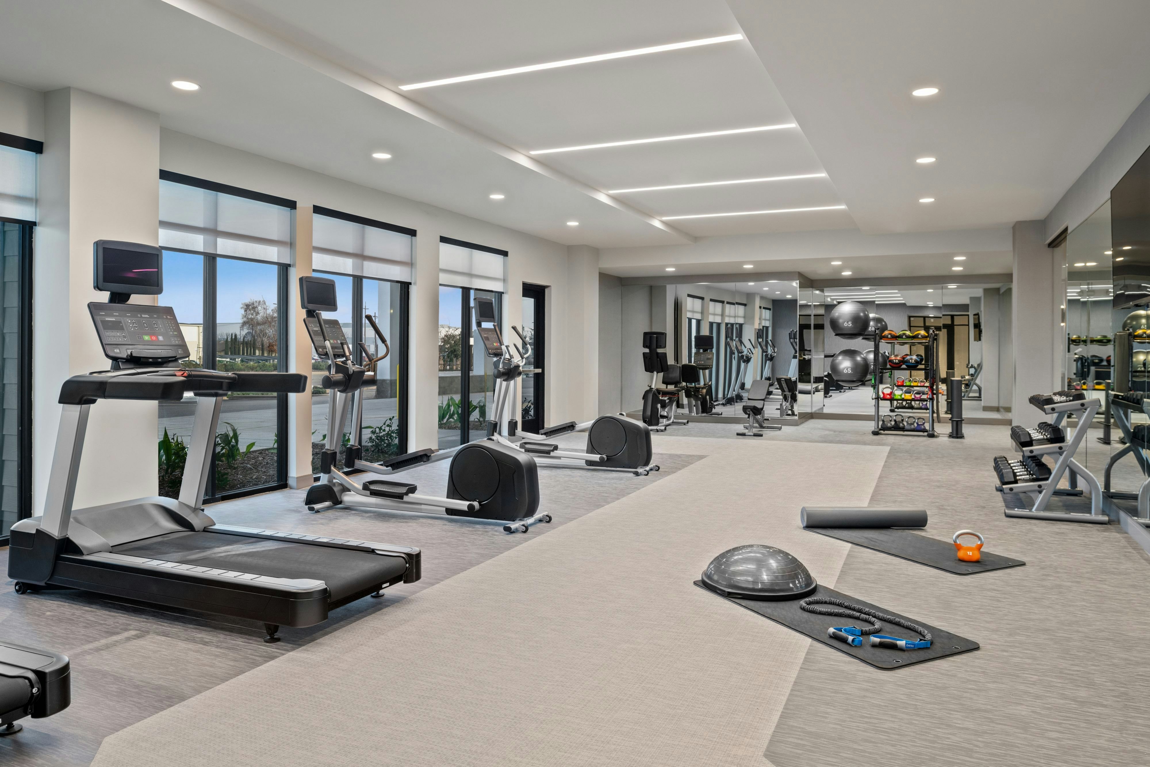 Courtyard By Marriott Woodland 6/19