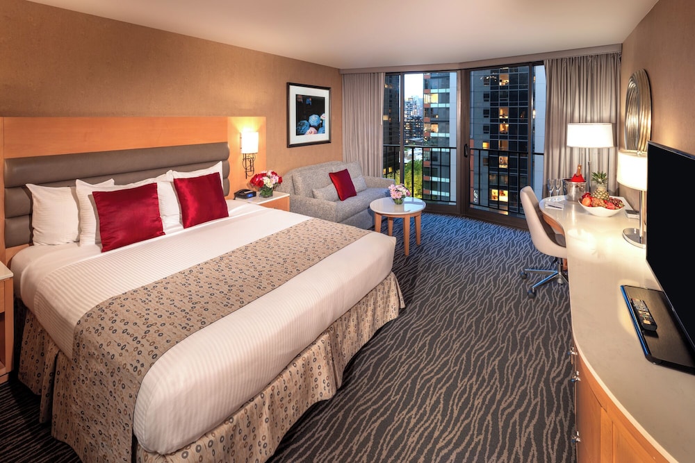PREMIER, KING BED, CITY VIEW, BALCONY
