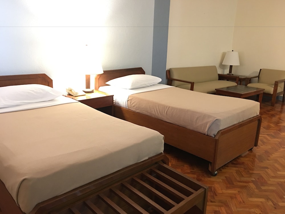 Sunny Bay Suites 9/33