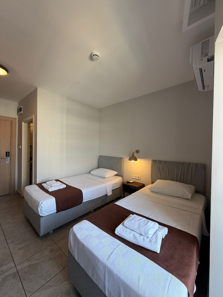 Avisos Hotel and Apartment 15/50