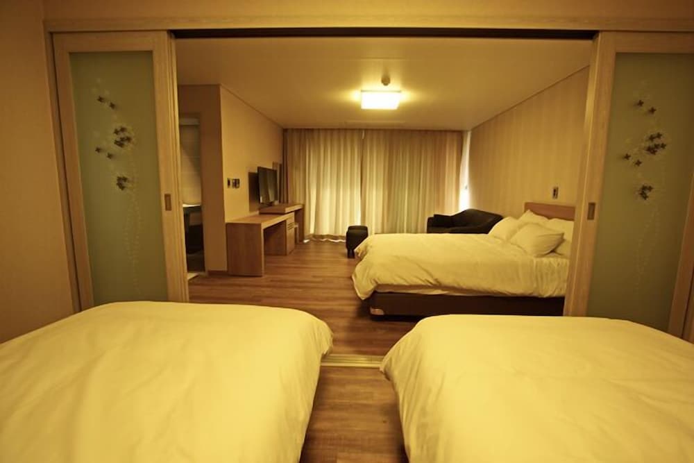 Suave Hotel 12/30