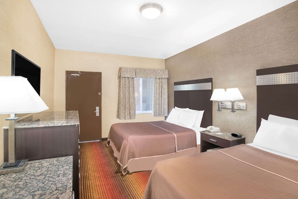 Howard Johnson by Wyndham North Bergen 11/21