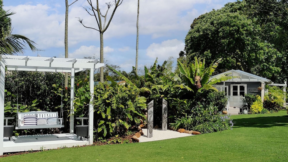 Moon Gate Villa 40/50