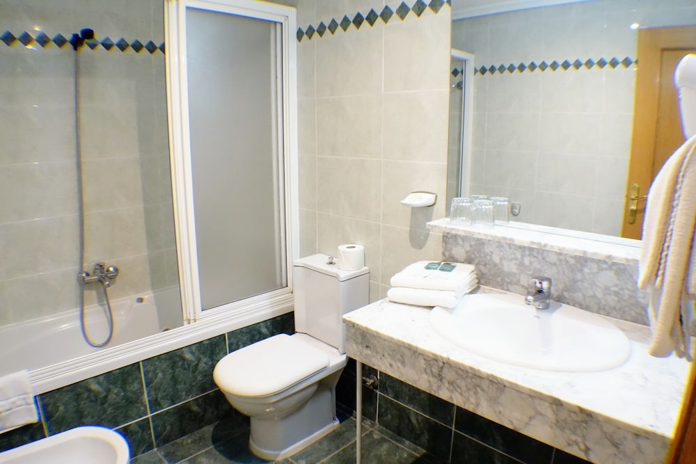 Tripolis Toledo Hostal 34/44
