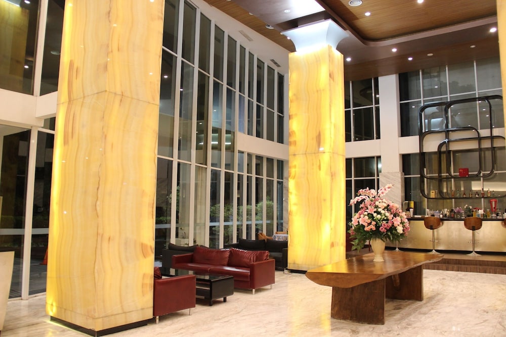 Hariston Hotel And Suites 33/53