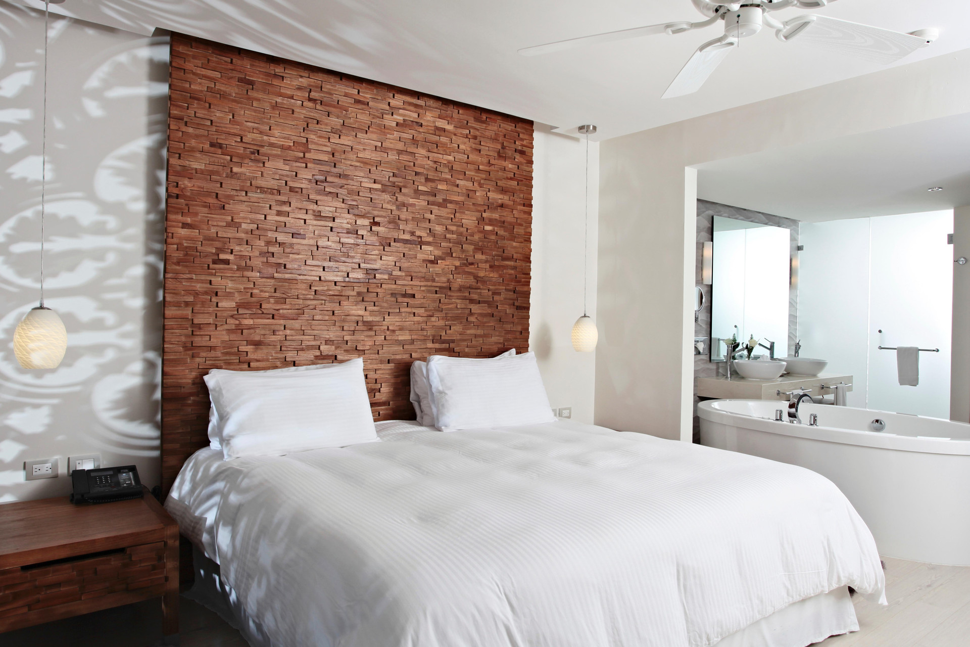Deluxe, Suite