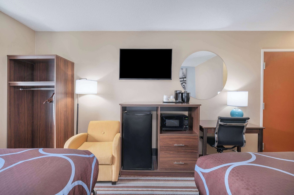 Super 8 by Wyndham Joliet 26/39