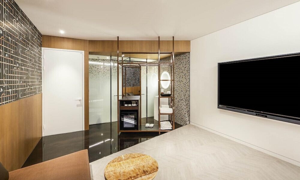Guwol Hotel Bay 204 11/29