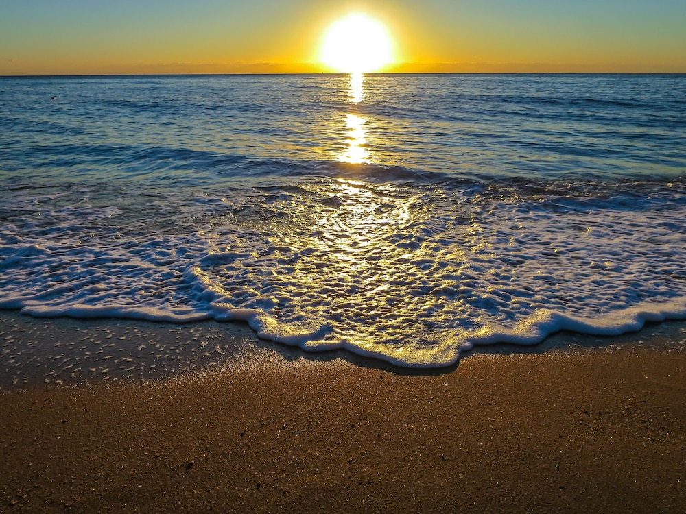 Roydon Beachfront Holiday Apartments 38/50