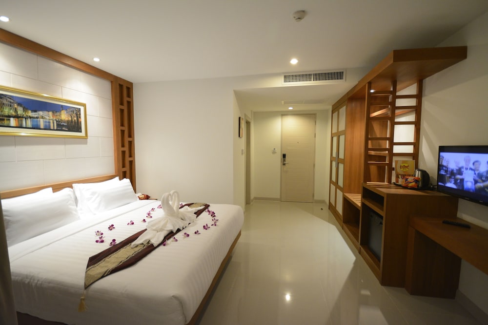 The Patong Center Hotel 28/40