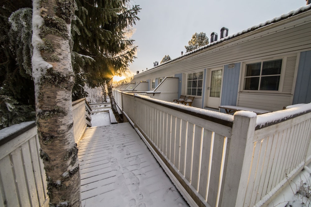 Arctic Resort Delight 3/36