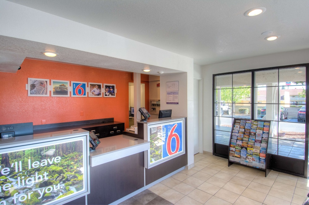 Lobby at Motel6 Redding, CA - South, REDDING - CA