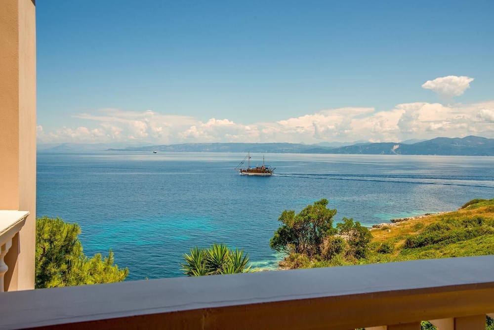 Paxos Sunrise 34/50