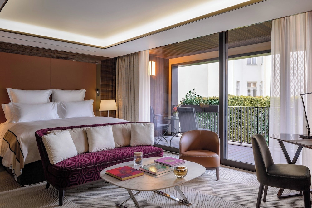 EXECUTIVE, TERRACE