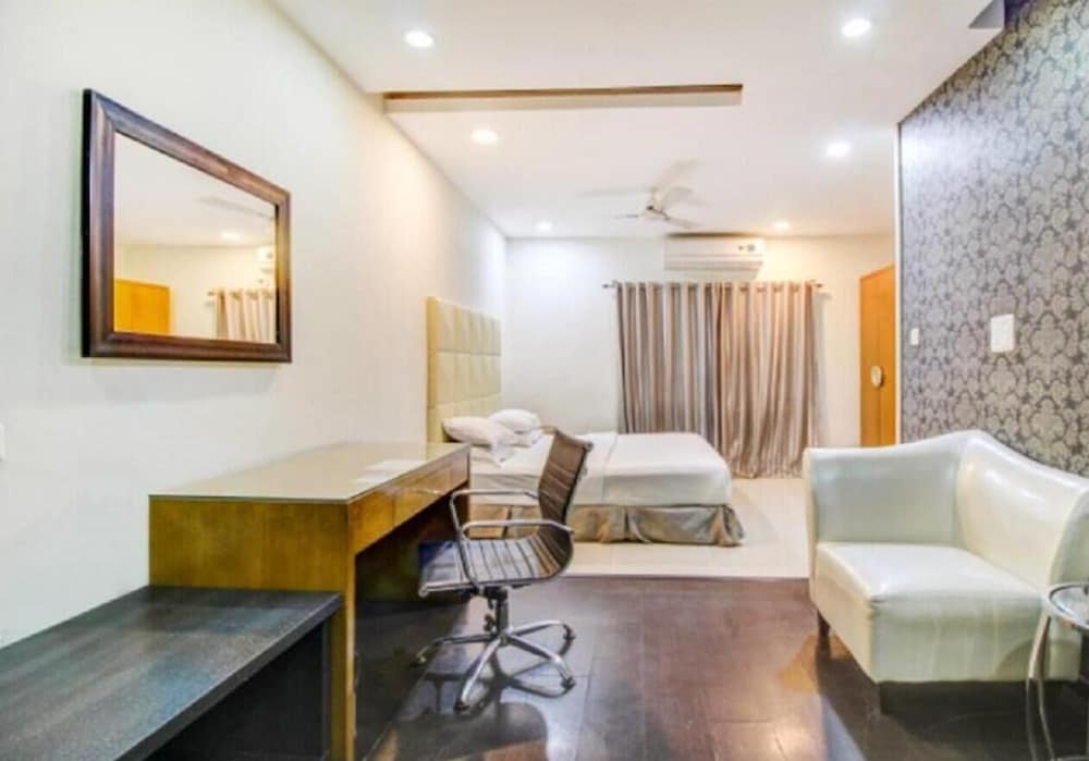 Hotel At Home Suites 21/40