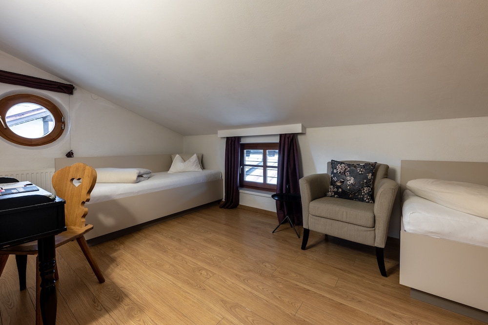 HOTEL POST 13/36