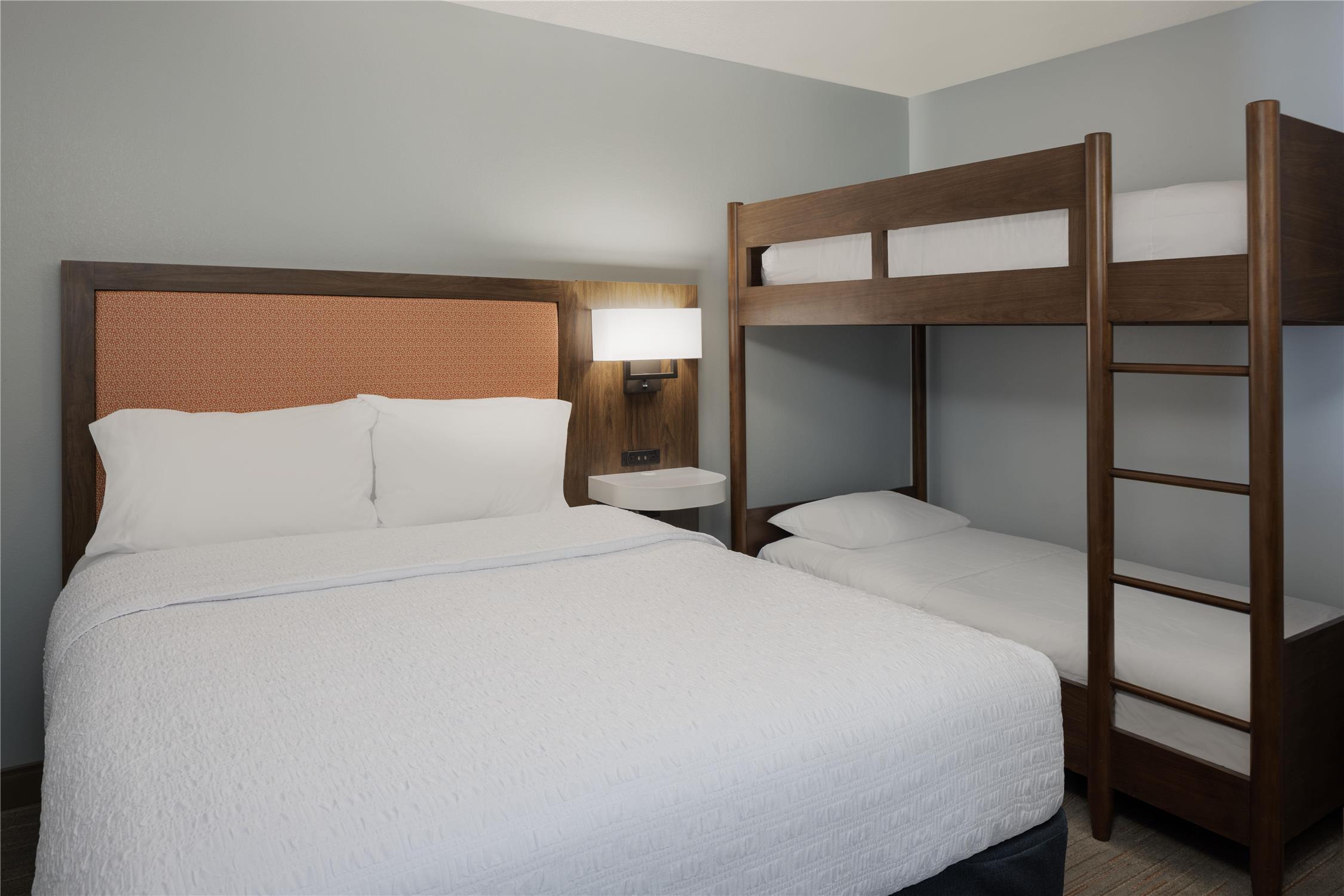 2 Bedrooms, Suite, King or Queen Bed, Bunk Beds, Ocean Front