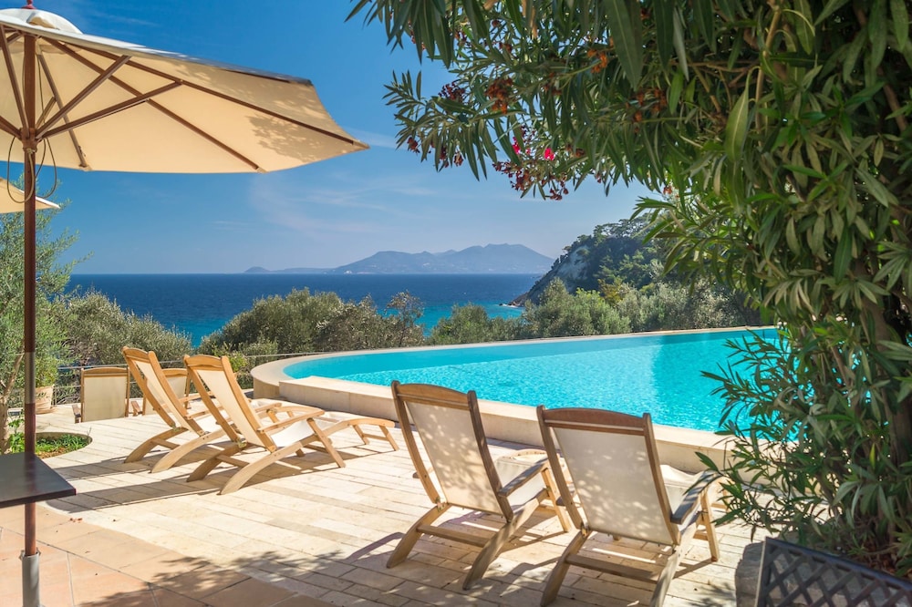Armonia Bay Hotel 40/48