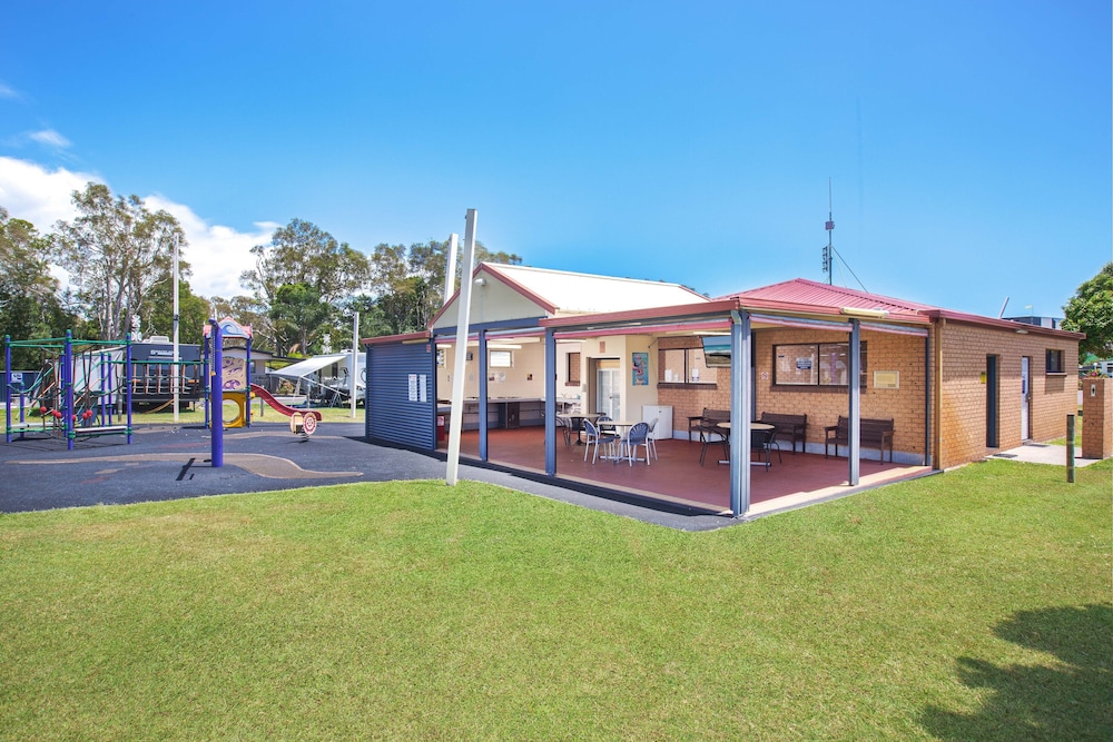 PYRAMID HOLIDAY PARK 42/50