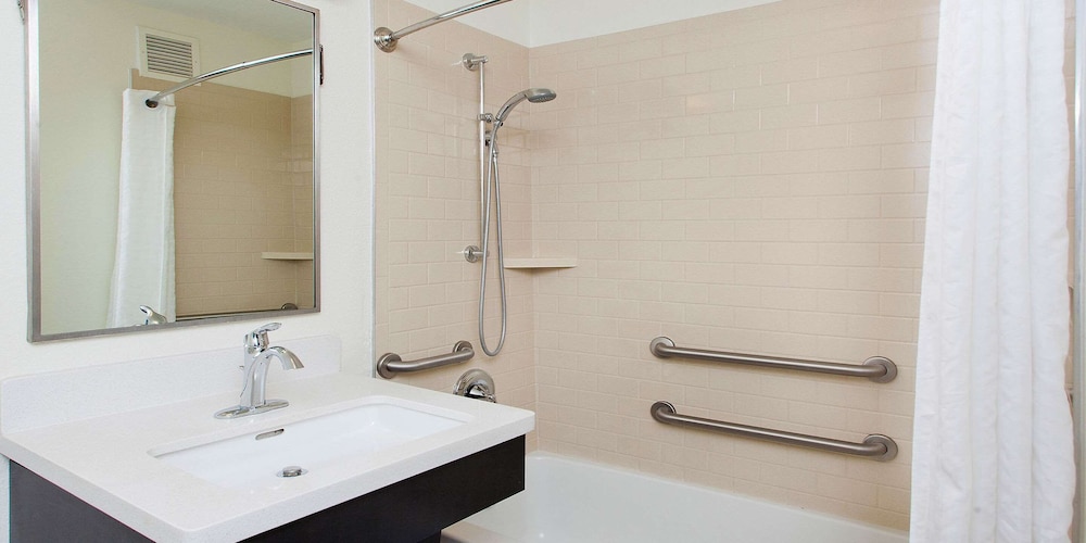 MainStay Suites Wichita Northeast 18/45