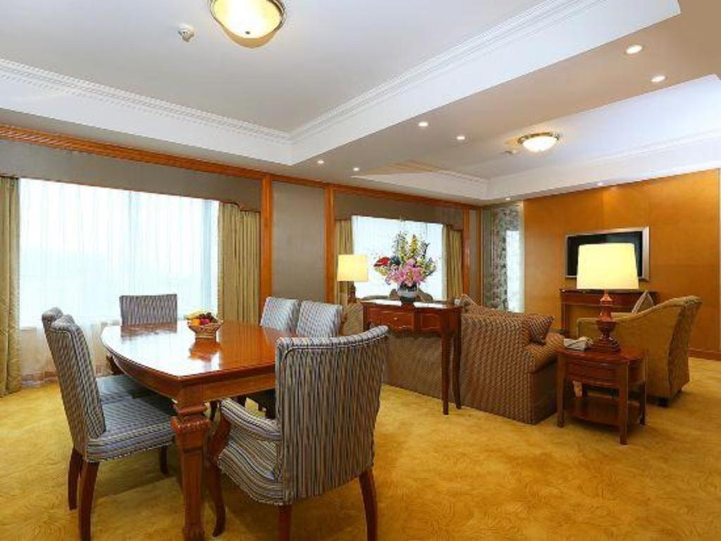 Regency Hotel Shantou 42/54