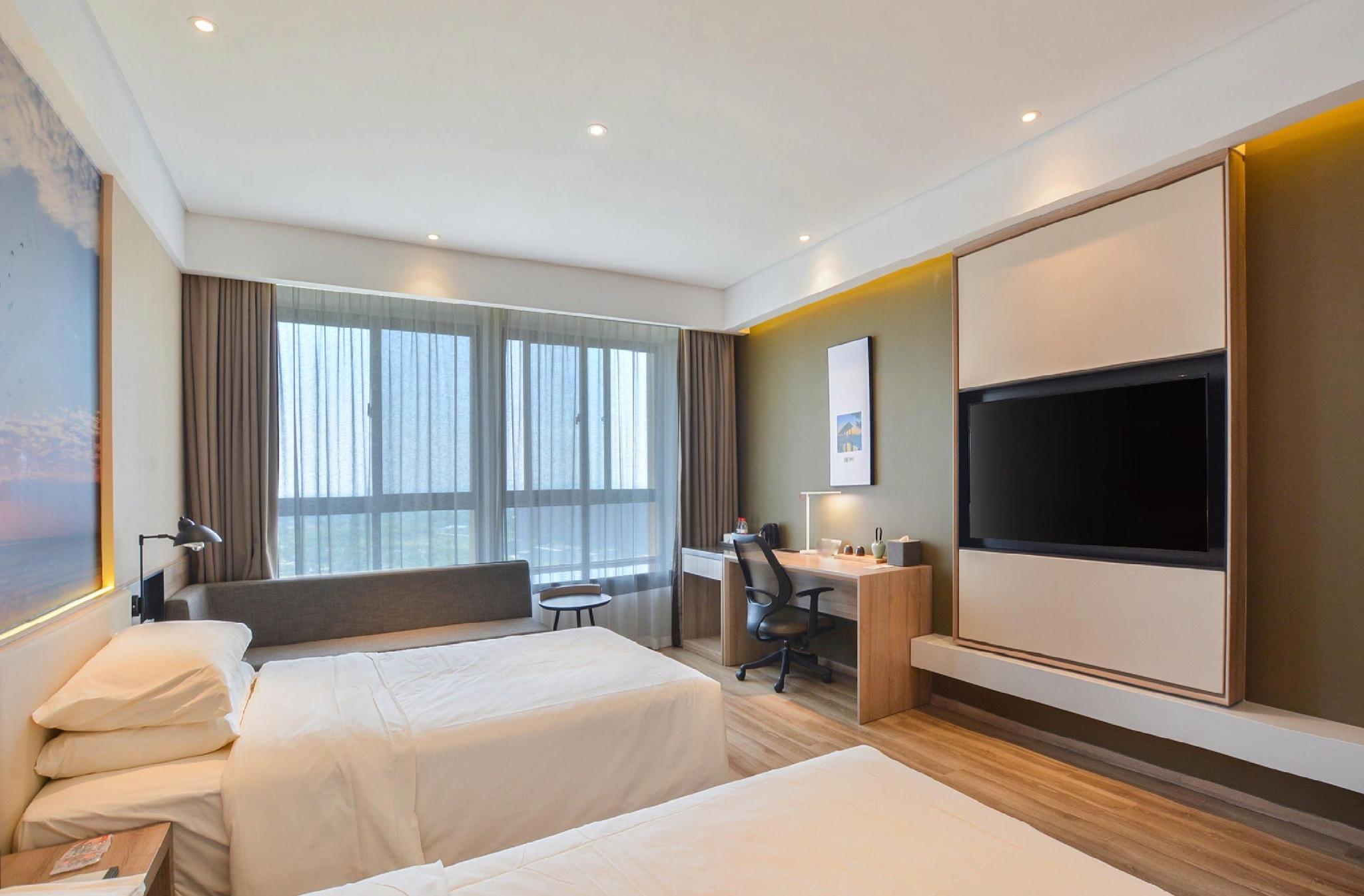 Executive, Twin Beds, Lake View, Attic