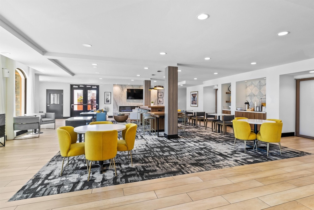 La Quinta Inn & Suites by Wyndham Santa Cruz 30/47