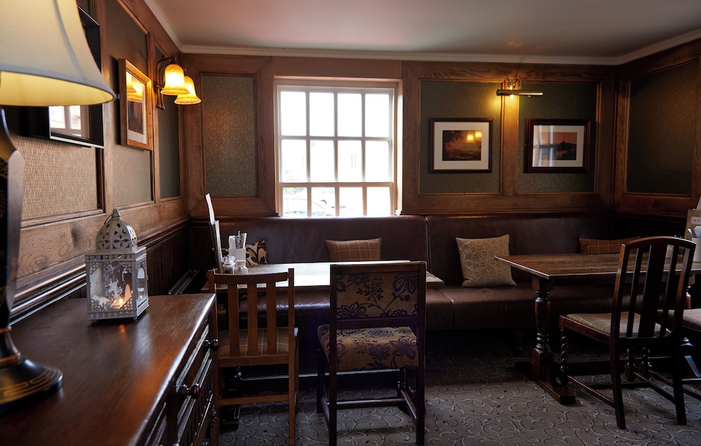 Saracen's Head Hotel 33/39