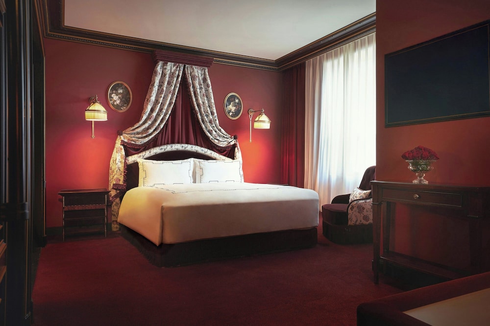 Room, King Bed, City View