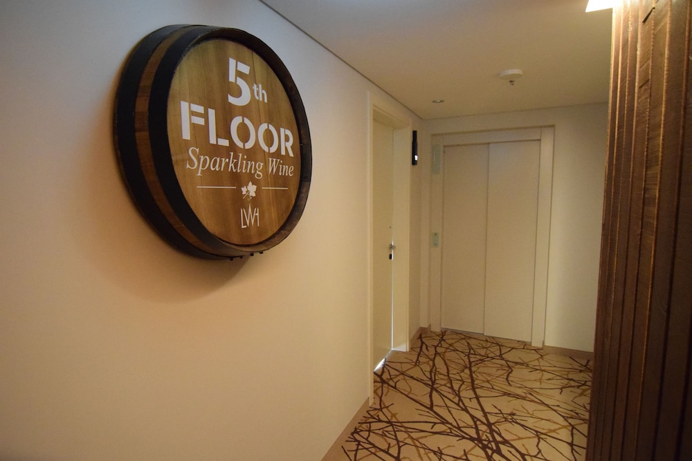 Lisbon Wine Hotel 35/60