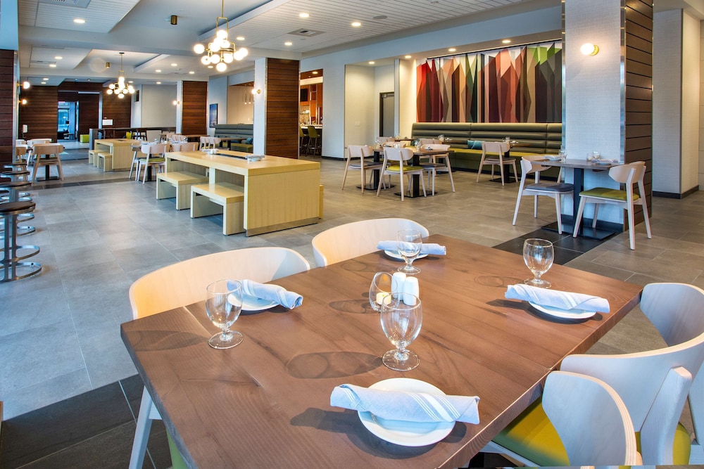 Hilton Garden Inn Redmond Town Center 48/56