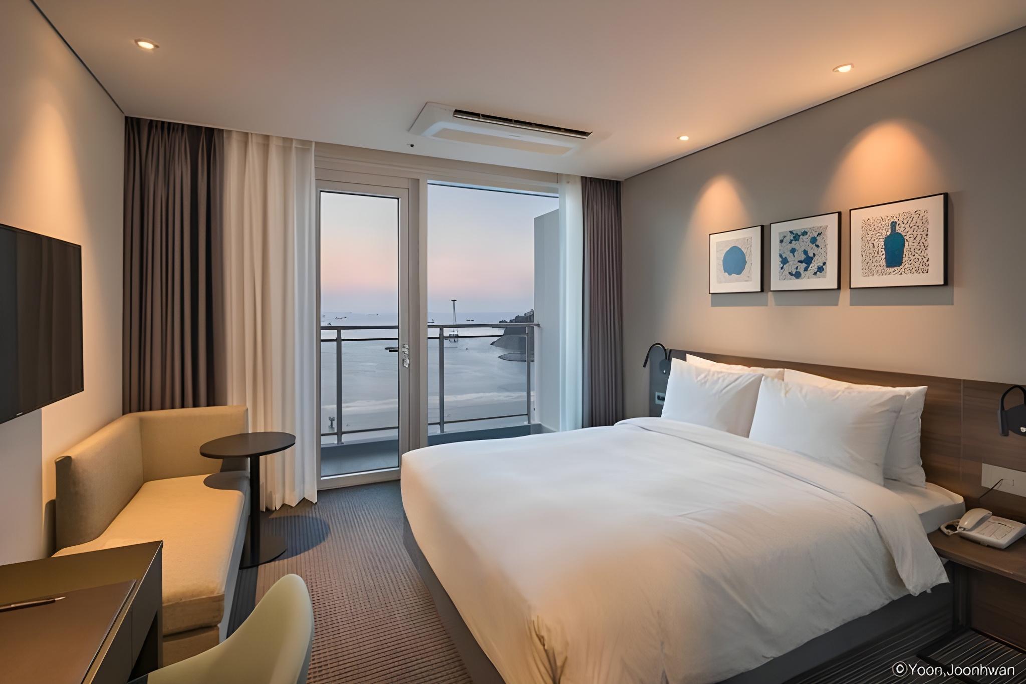 Superior Queen Ocean Terrace