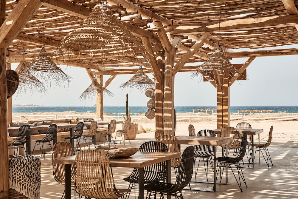 NAXIAN ON THE BEACH 32/50